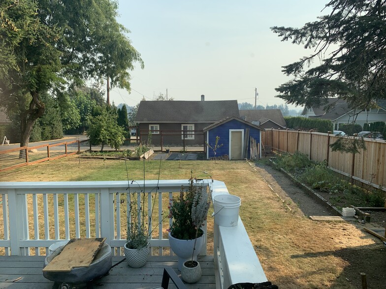 Fenced yard + garden - 614 E Grover St