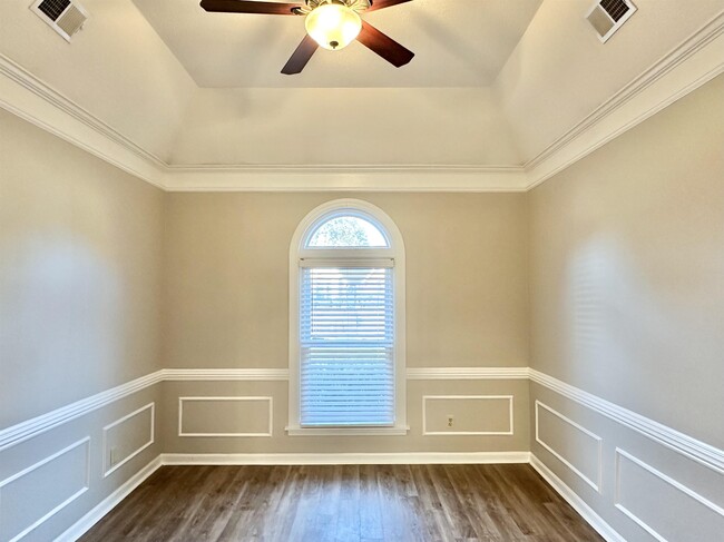 Building Photo - 7475 Kingsland Dr