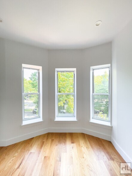 Building Photo - CROWN HEIGHTS / Amazing Sunlit 3-Bed 2-Bath