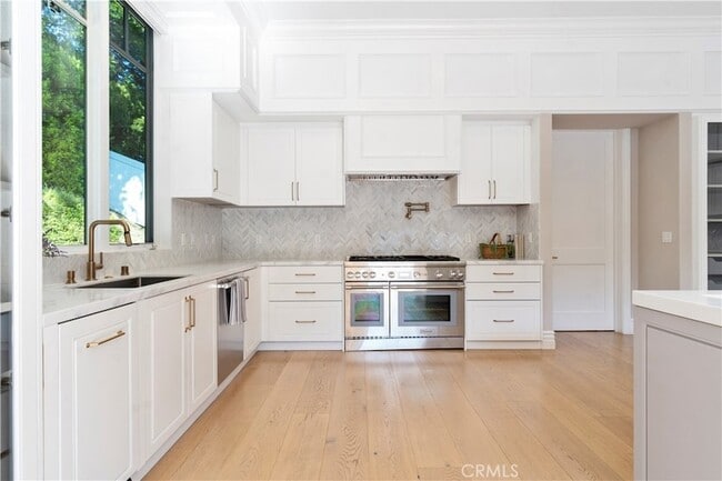 Building Photo - 4635 Brewster Dr