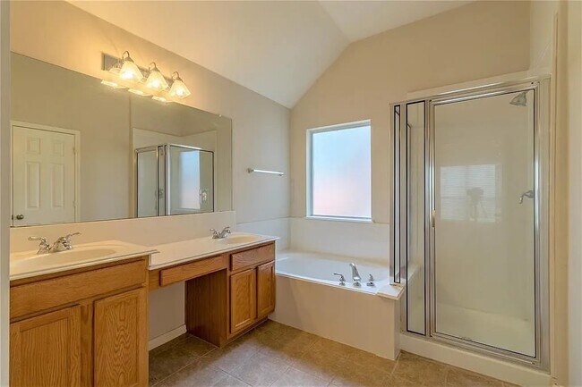 Building Photo - 12516 Rocky Cove Dr