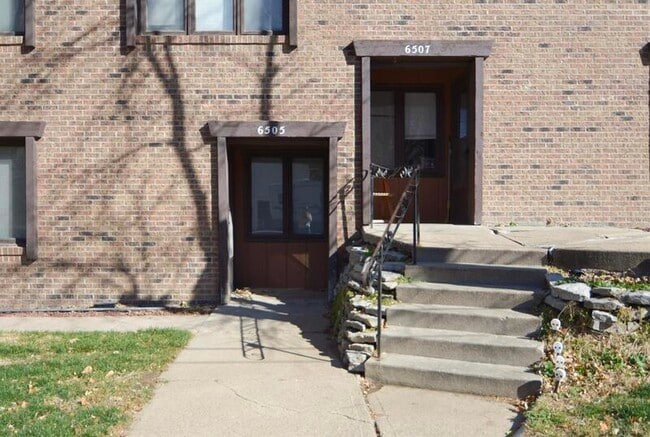 Primary Photo - 6505 S 46th St