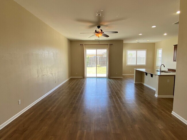 Building Photo - Price Reduced