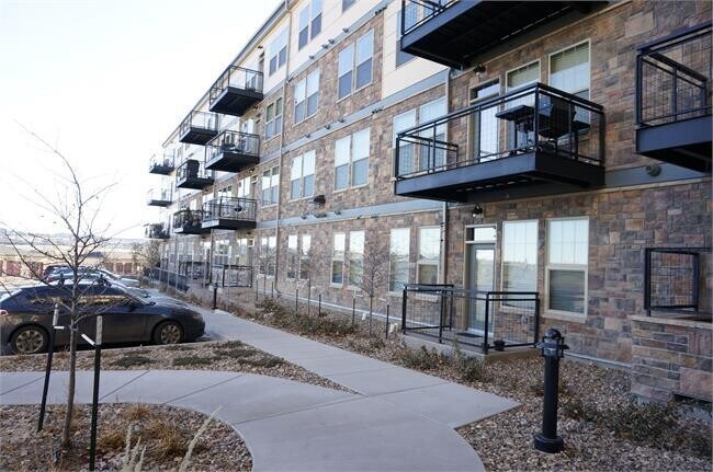 Building Photo - Spacious One Bedroom Luxury Condo at East ...