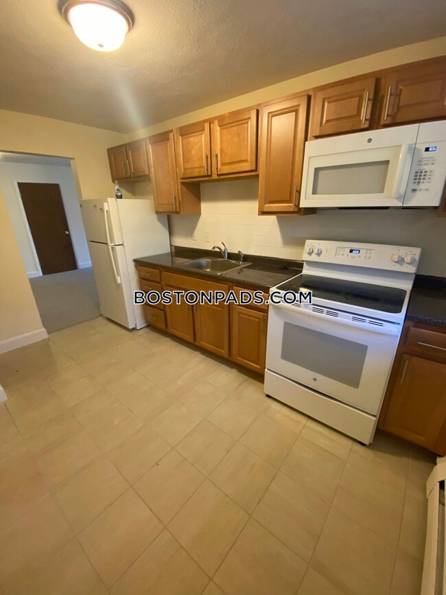 Building Photo - 4 Brattle Dr