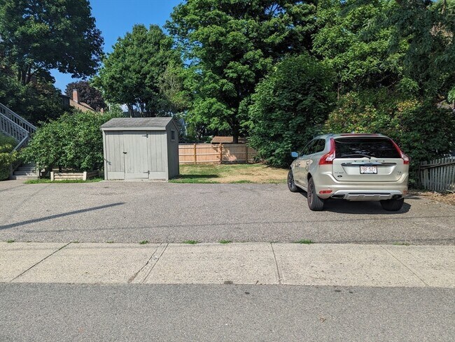 Building Photo - 8 1/2-82 Russia St