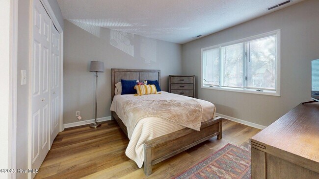 Building Photo - 704 Dover St