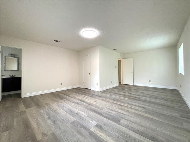 Building Photo - 1729 Cricket Hollow Dr