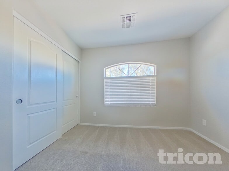 Building Photo - 1641 S 233rd Ln