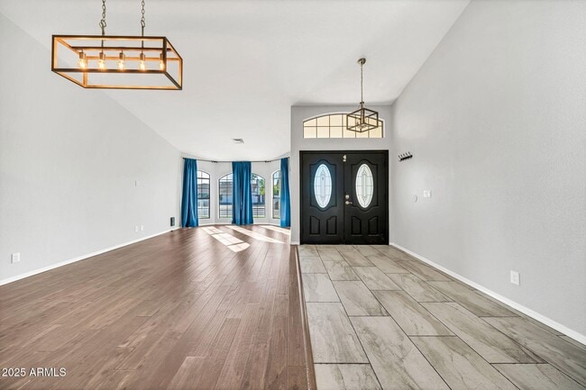 Building Photo - 5044 E Paradise Ln