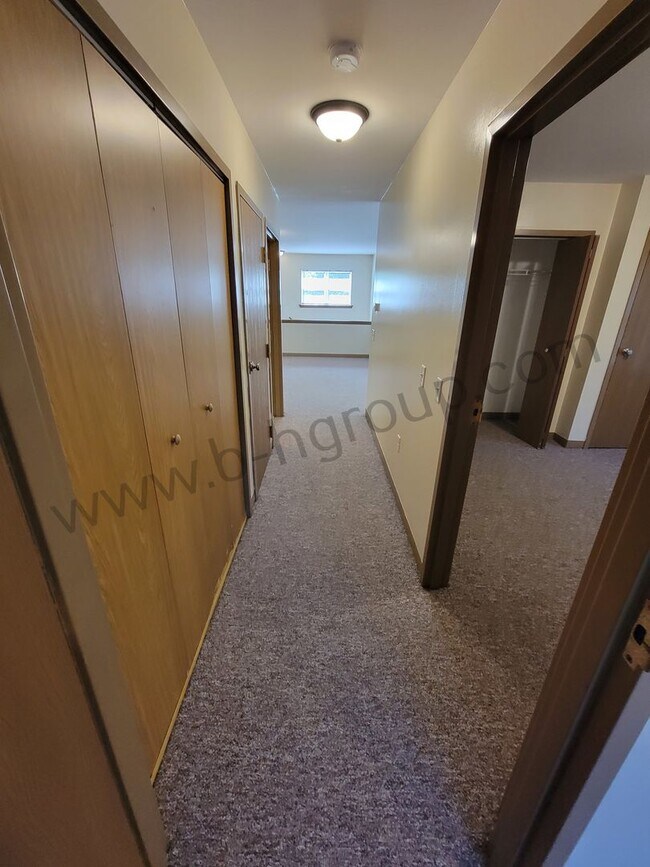 Building Photo - 8760 Sheridan Rd