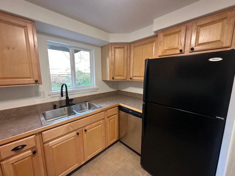 Building Photo - 331 Holland Hills Rd