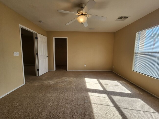 Building Photo - Spacious 4 bedroom home in North Las Vegas