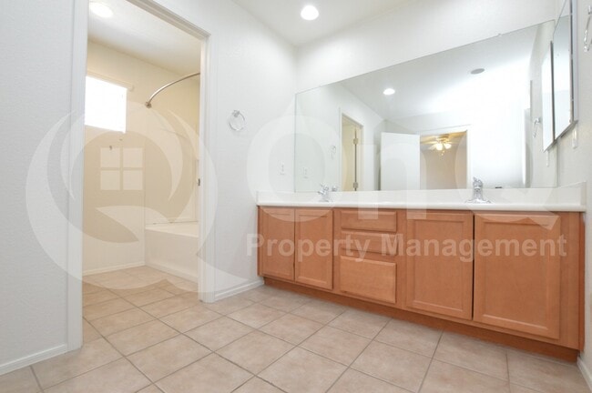 Building Photo - 5750 S Ladyslipper Pl