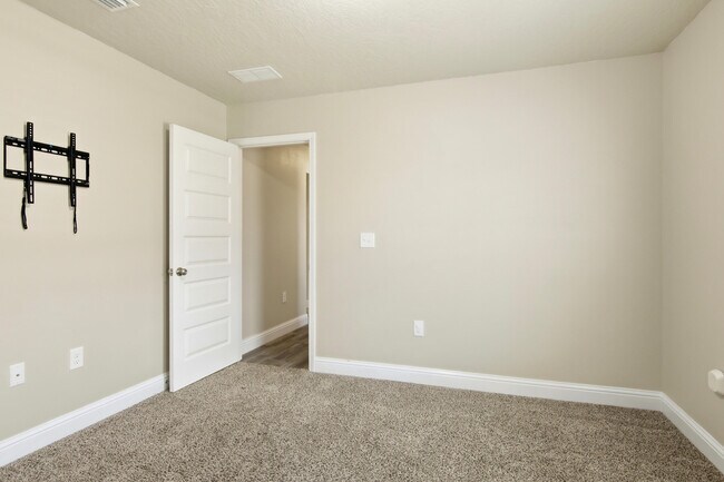 Building Photo - 2892 Chancery Ln