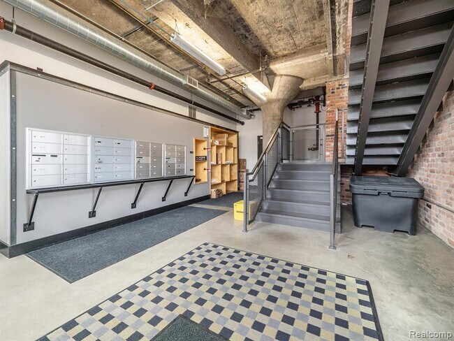 Building Photo - 460 W Canfield St
