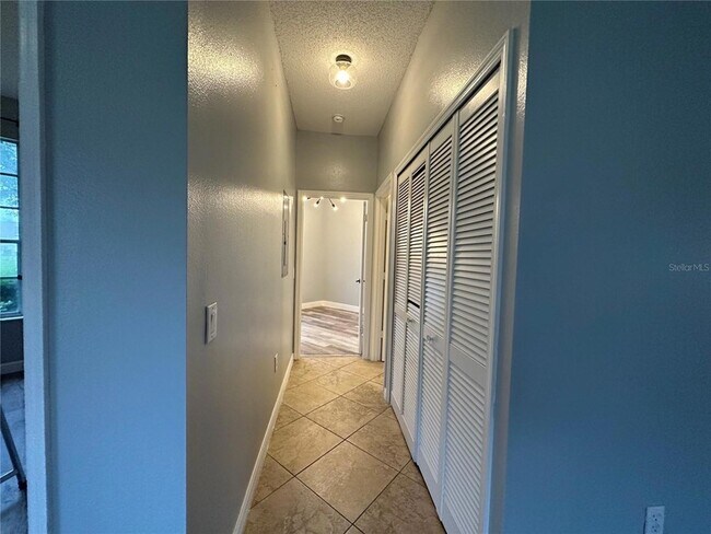 Building Photo - 14572 Laguna Beach Cir