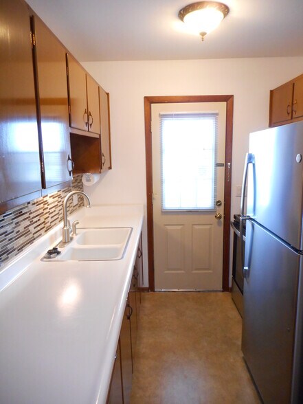 Building Photo - 1615 Reetz Rd