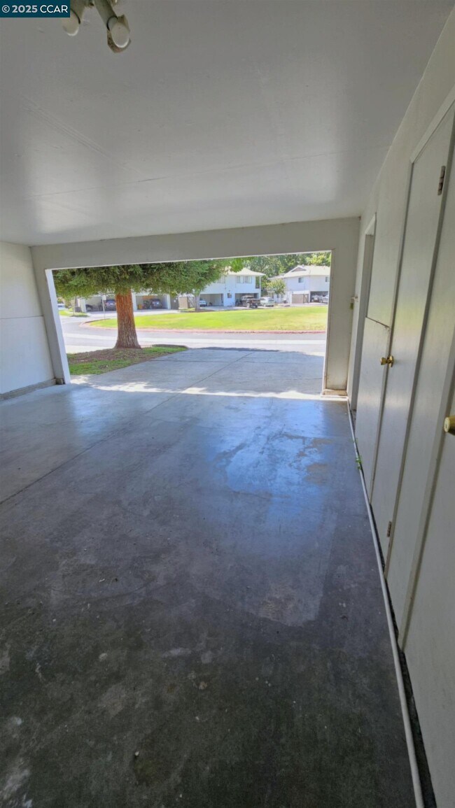 Building Photo - 1446 Del Rio Cir