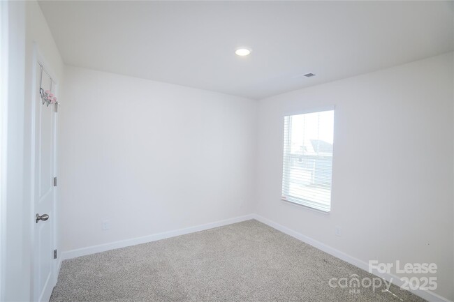 Building Photo - 221 Arden Dr