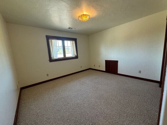 Building Photo - 4br/3bth CRAFTSMAN STYLE HOUSE in Arcata