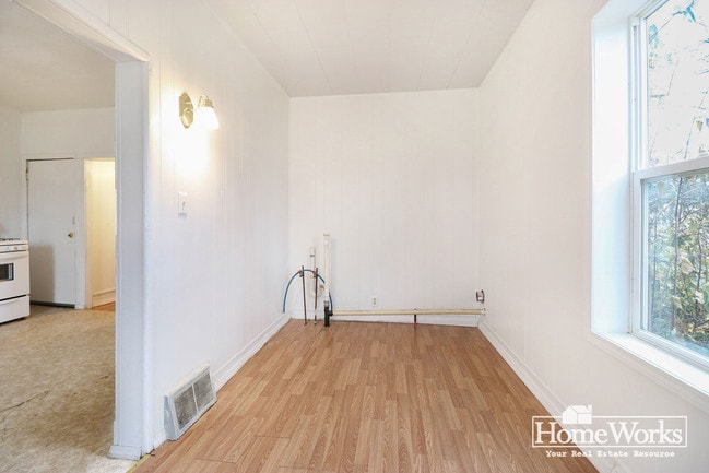 Building Photo - 415 E Broadway St