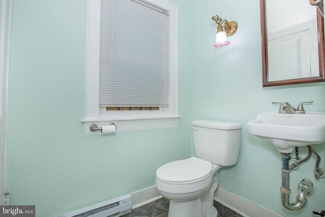 Building Photo - 106 S Maple Ave