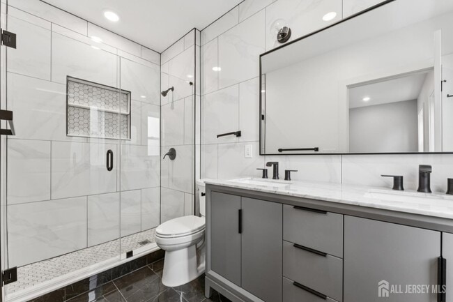 Building Photo - 84 Hollywood Ave