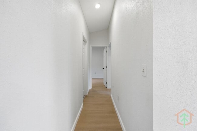 Building Photo - 2004 SE 143rd Ave