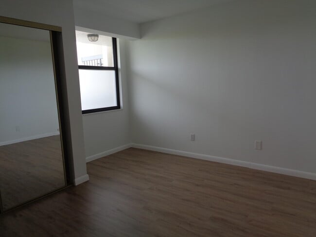 Building Photo - 950 Lavers Cir