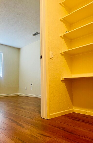 Building Photo - 78650 Avenue 42