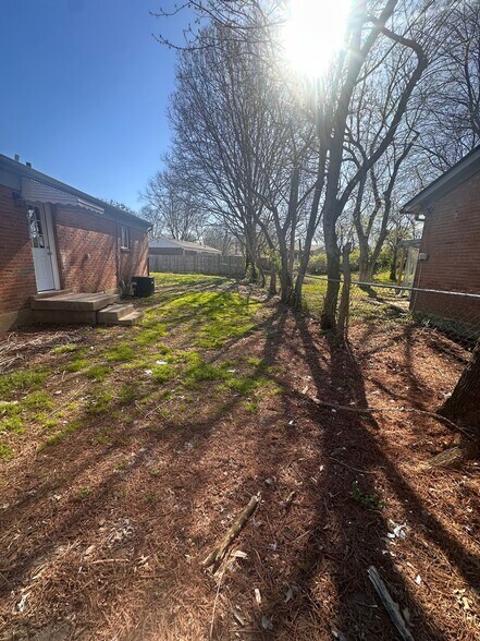 Building Photo - 4200 Narcissus Dr