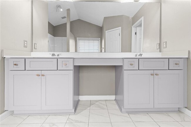 Building Photo - 2030 Brook Meadow Dr