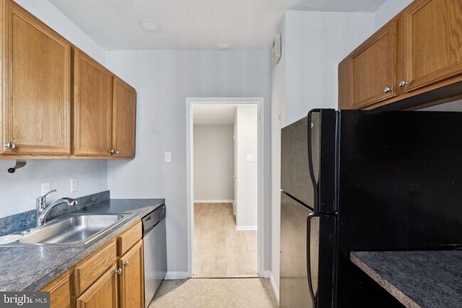 Building Photo - 135 S 19th St