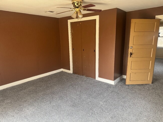 Building Photo - 227 E Poplar Ave