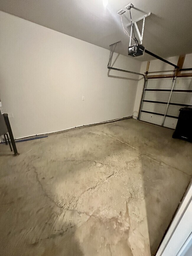 Building Photo - 304 Cheval Dr