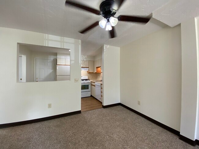 Building Photo - 379 Huse Rd