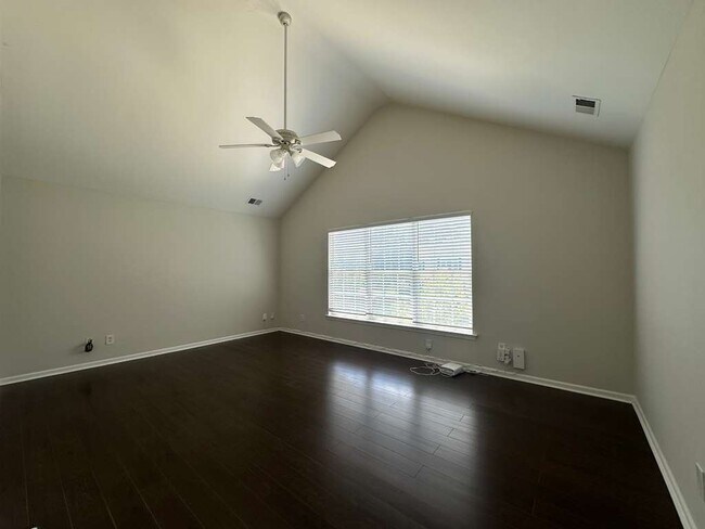 Building Photo - 15019 Edindale Dr