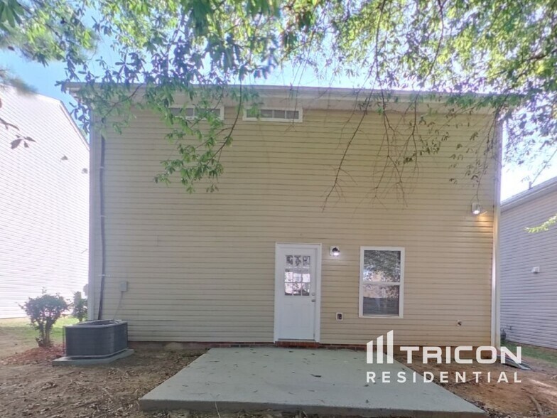 Building Photo - 345 Hunslet Cir