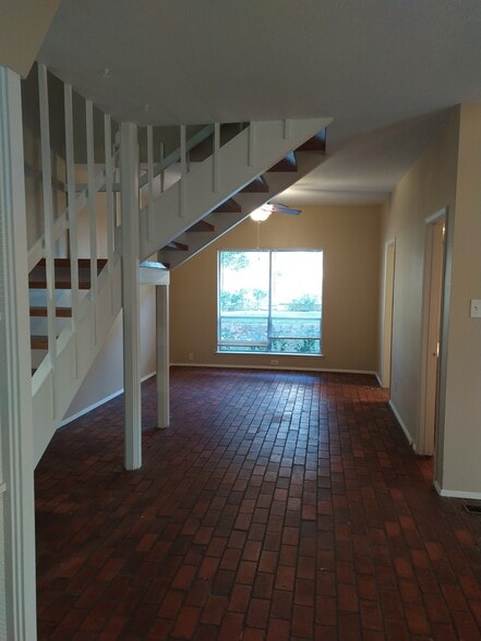 Primary Photo - 7618 Village Trail Dr