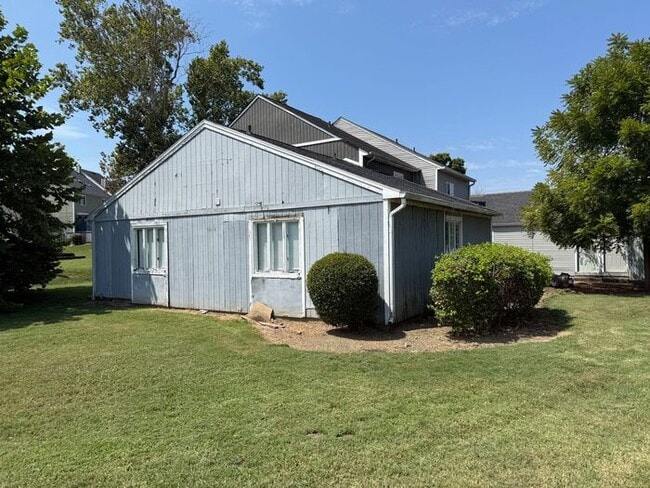 Building Photo - Fabulous Renovation!! Hermitage 1 Level Co...