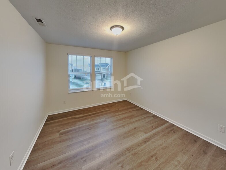 Building Photo - 524 Corbel Dr