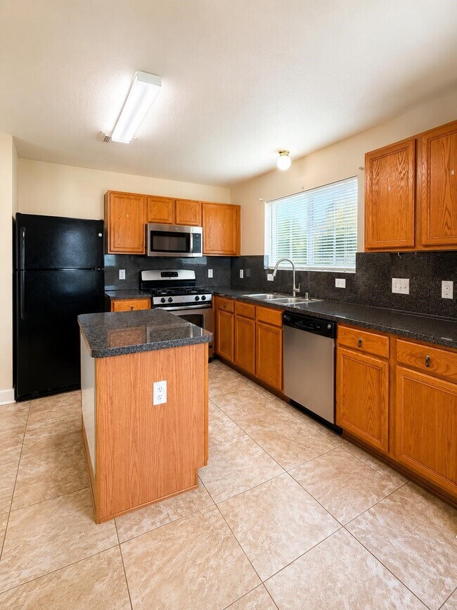Building Photo - 6146 Settlers Lake Cir W