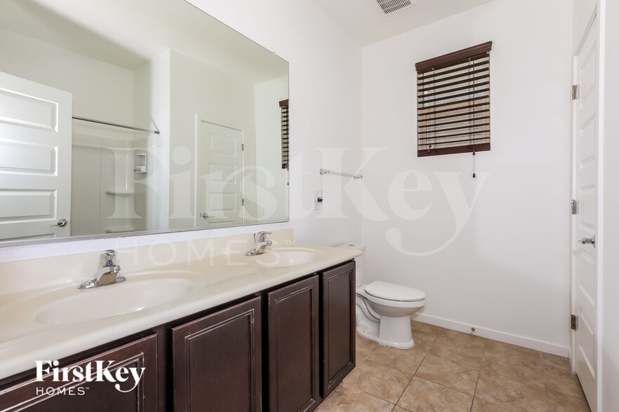 Building Photo - 732 Carlsbad Dr