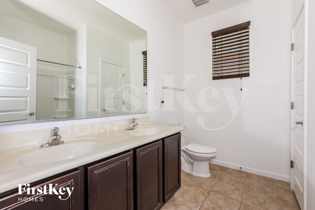 Building Photo - 732 Carlsbad Dr