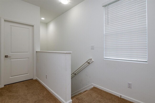 Building Photo - 1134 NW 40th Ter