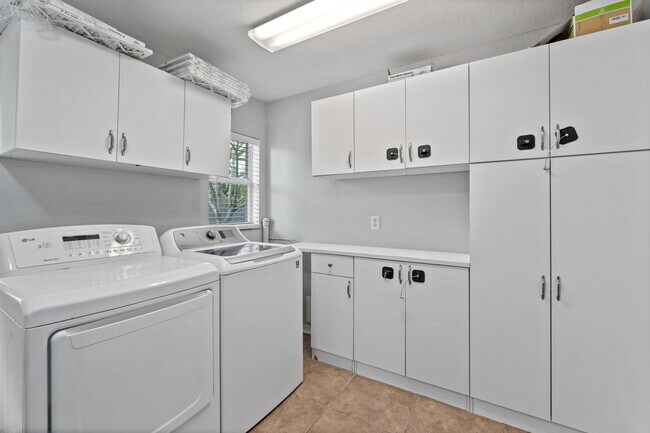 Building Photo - 6515 34th Ave N