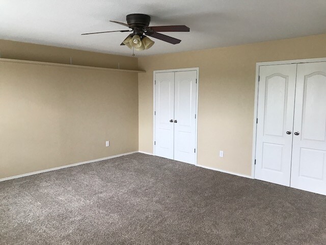 Building Photo - HUGE home in Red Oak!!