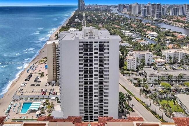 Building Photo - 3140 S Ocean Dr