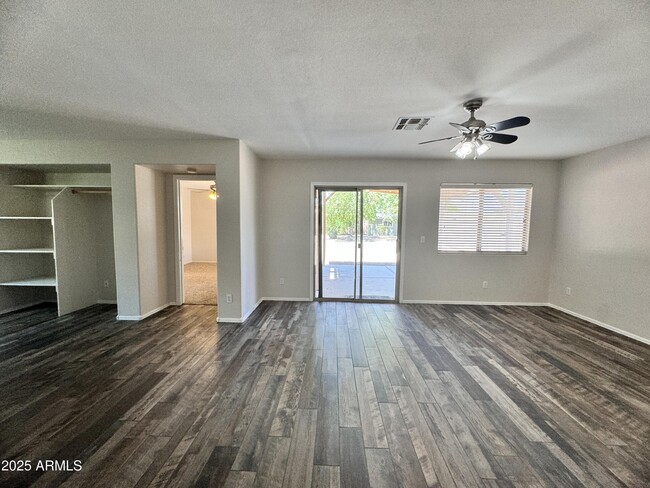 Building Photo - 9138 W Ross Ave